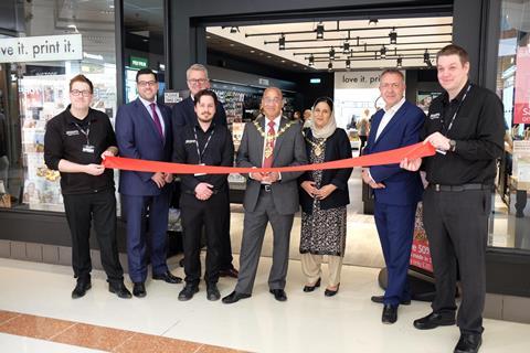 Merry Hill Jessops opened by staff  management and local mayor